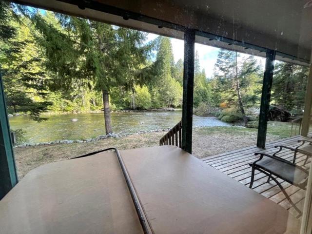 Cozy Riverfront Retreat Leavenworth Exterior photo