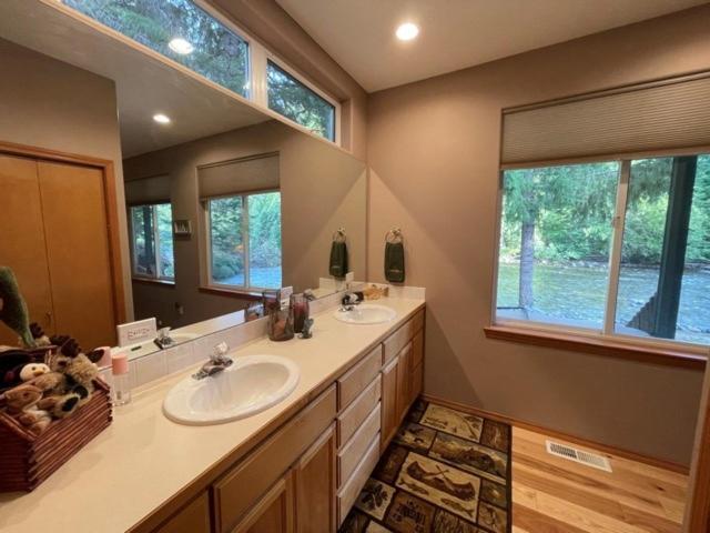 Cozy Riverfront Retreat Leavenworth Exterior photo